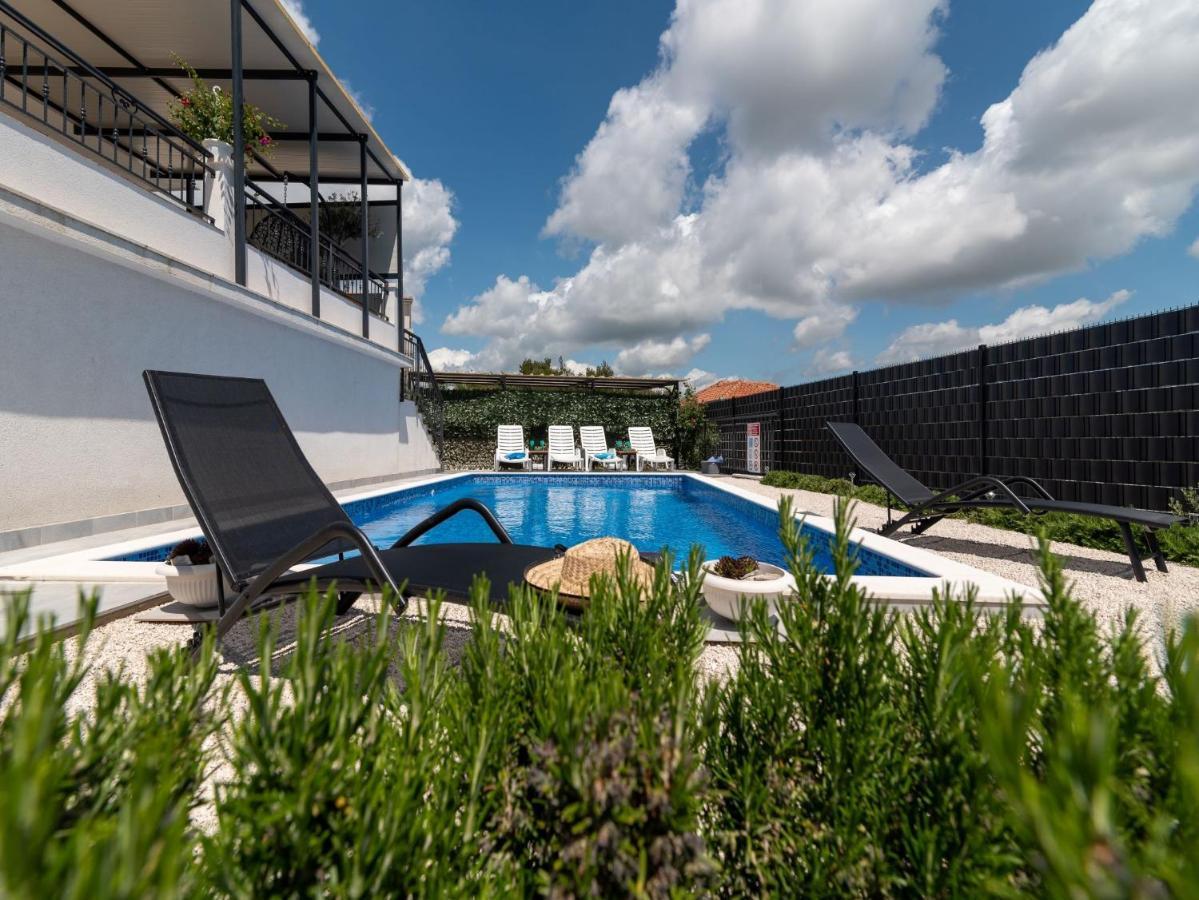 Scenic Sea View,Three Bedroom Villa With Pool Трогир Экстерьер фото