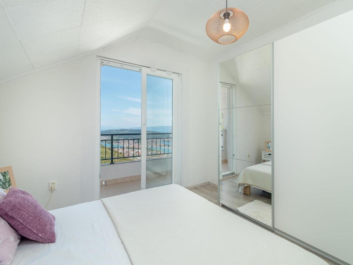 Scenic Sea View,Three Bedroom Villa With Pool Трогир Экстерьер фото